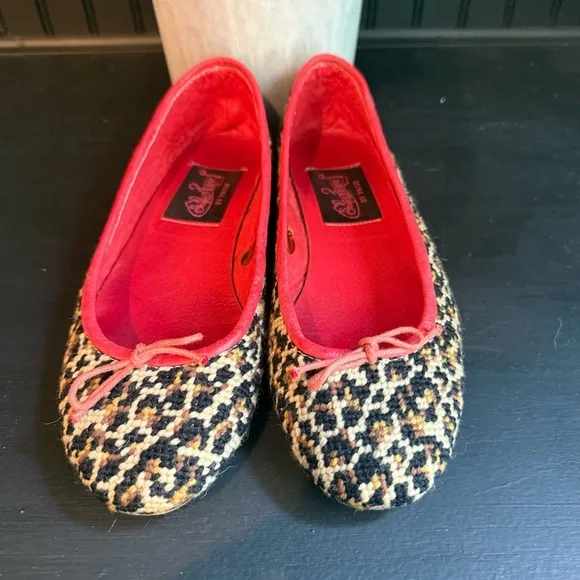 Soles by Paige Leopard Print Needlepoint Ballet Flats with Red Leather Trim 7.5 - Picture 2 of 6